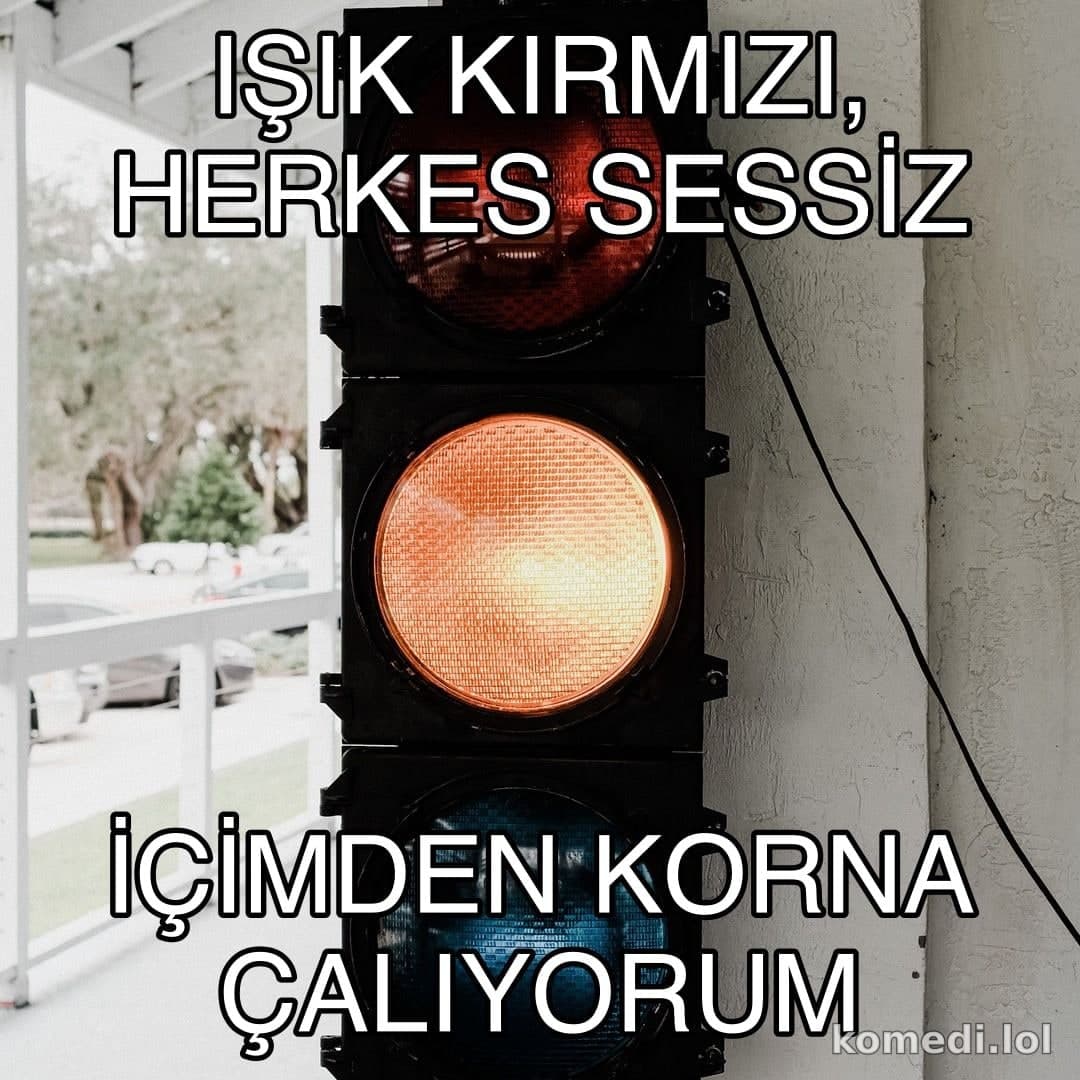 Kırmızı ışıkta bekleyiş